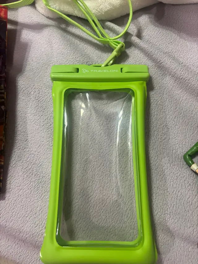 Waterproof cell phone pouch in Cell Phone Accessories in Guelph - Image 2
