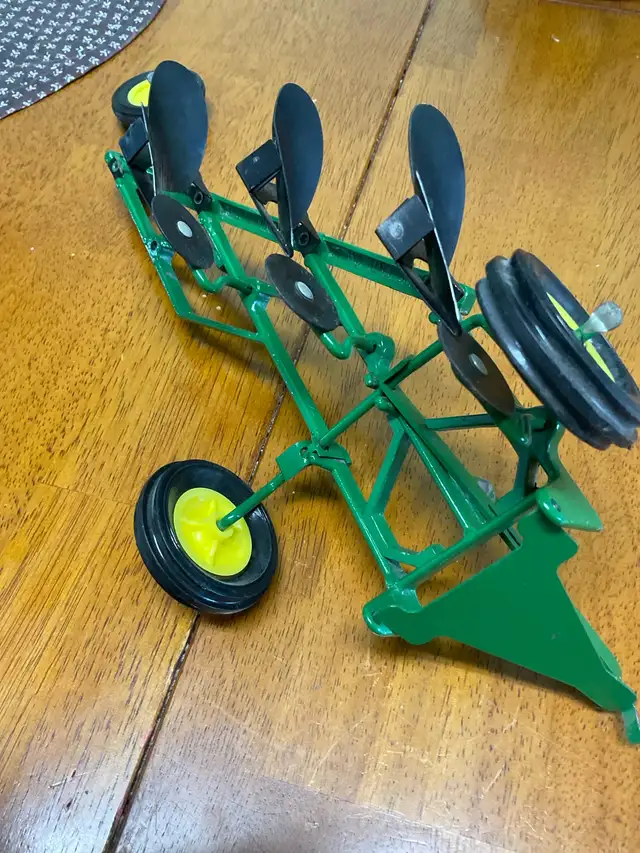 ertl John Deere 4 bottom plow die cast in Toys & Games in Edmonton - Image 4