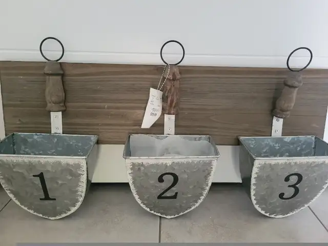 2 available -Decorative planter or storage wall mount - 24" x 6" in Home Décor & Accents in Ottawa - Image 5