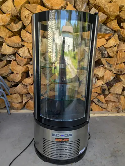 Commercial countertop refrigerated display case. Overall good shape. New Air Refrigeration NDC-010-R...