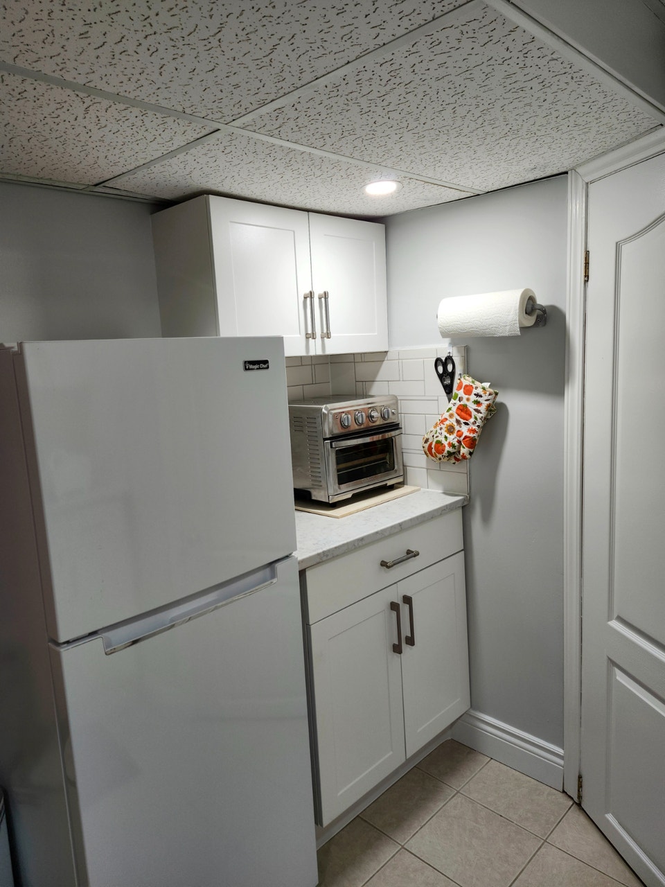 Furnished SUITE-Utilities, Wi-fi, Parking,Laundry, Appliances, 5