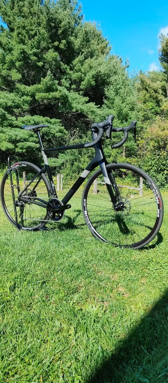 Smooth Cannondale Super Six Evo w/Di2 in Road in Kawartha Lakes - Image 2