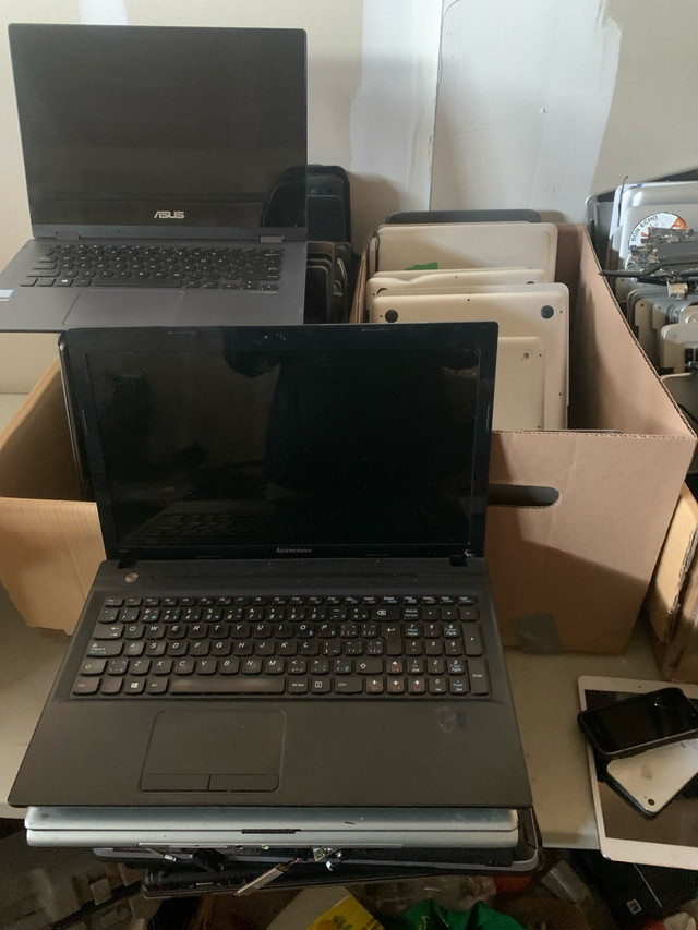 Mac &Pc laptops a few  works and some for parts or repair  in Laptops in Ottawa - Image 2