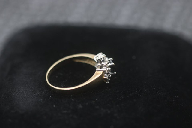 {Size 6 1/2} {10k} {3.0g} diamond ring with saphire (#4550) in Jewellery & Watches in City of Halifax - Image 2