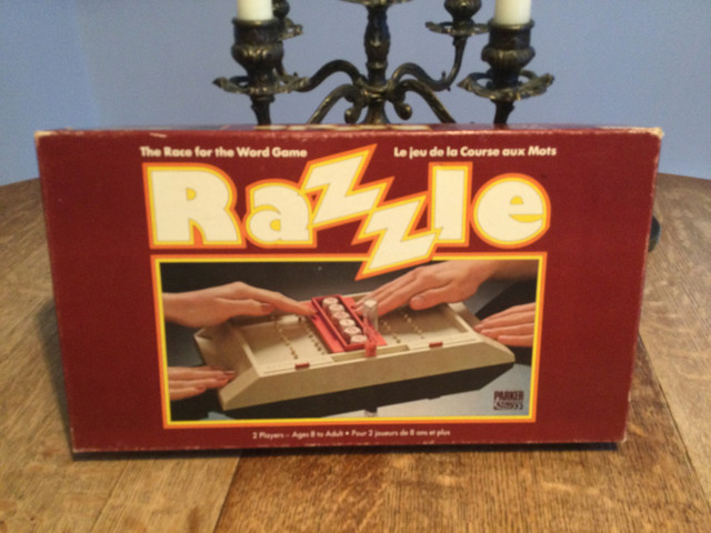 RAZZLE bilingue course aux mots jeu An 1981 vintage dans Jouets et jeux  à Laval/Rive Nord