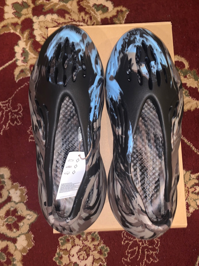 Size 13 Mx Cinder Yeezy Foam Rnnr in Men's Shoes in Markham / York Region - Image 3