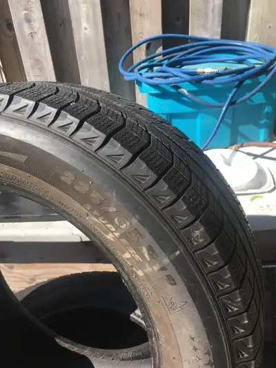 Lattitude X-Ice Good tread 50% see date code in pic 225/65/17 set of 4