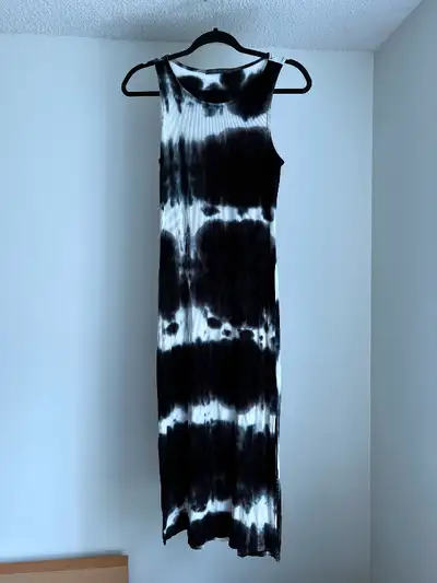 LIKE NEW SUZY SHIER BLACK & WHITE TIE DYE MIDI DRESS (XS) RIBBED, View more