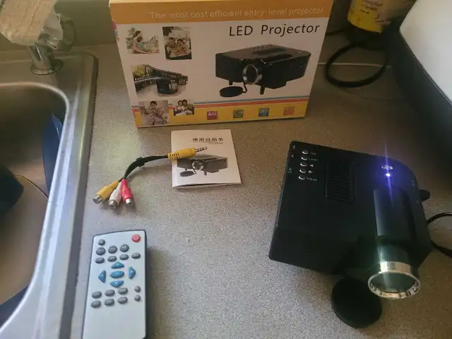 Joy-See LED Projector in Stereo Systems & Home Theatre in Kingston - Image 3