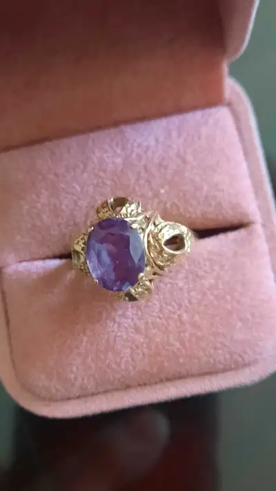 magnifique bague 10k avec pierre améthyste prix 280.00, View more