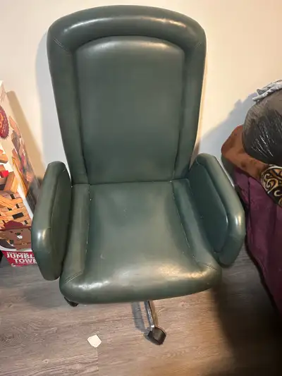 Revolving strong office chair 40$