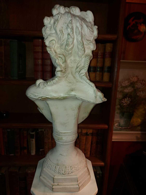 Gorgeous large vintage gypsum plaster Woman sculpture, most prob dans Art et objets de collection  à Ouest de l’Île - Image 2