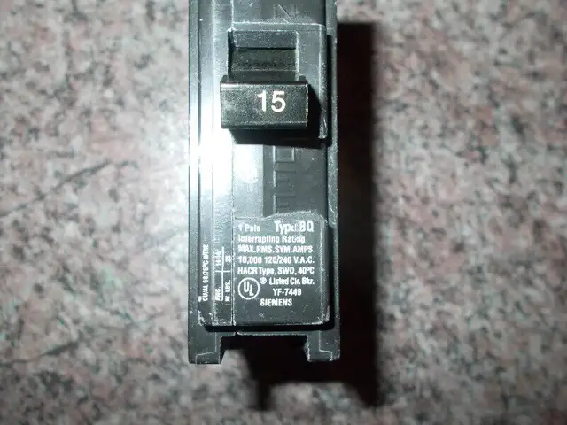 BQ1B015 - Siemens 15 Amp Single Pole 120V BQ Bolt-On Circuit Bre in Electrical in City of Montréal - Image 5