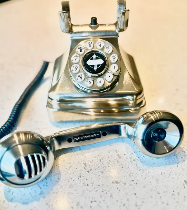 Antique Style Silver Telephone63815784693633120