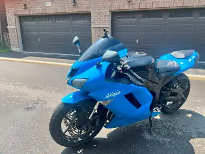This 2008 Kawasaki Ninja ZX-6R is a powerful and agile sport bike, currently available in good condi...