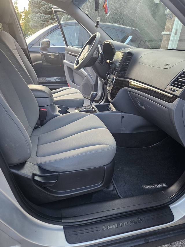 Hyundai Santa Fe in Cars & Trucks in Markham / York Region - Image 4