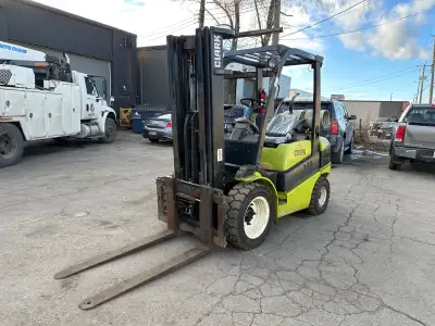 Clark C30 Forklift Manufacturer: Clark Model: C30 HRS: 3720
