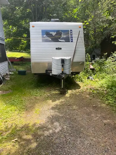 24RTH Gulf Stream toy hauler Front bedroom (queen) with full bath. 16ft awing in good condition. Roo...