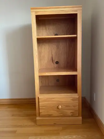 Oak cabinet in immaculate condition. The suggested price is negotiable. The unit is locally made. It...