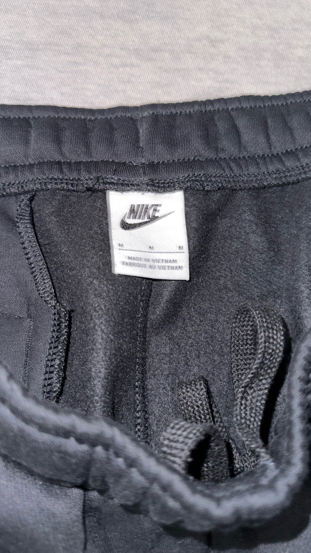 Jogging Nike noir in Men's in City of Montréal - Image 3