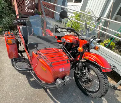 Like new 2018 Ural Gear Up motorcycle with side car and only 4200kms. 750cc air-cooled, two-cylinder...