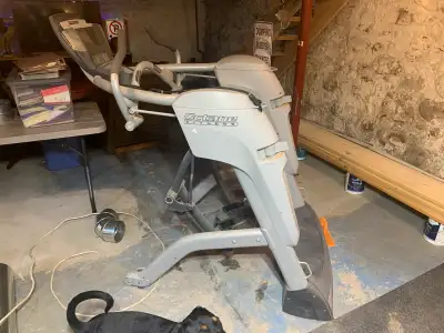 Octane Fitness ZR7 Zero Runner – Low-Impact Running / Elliptical Machine in excellent condition. I b...