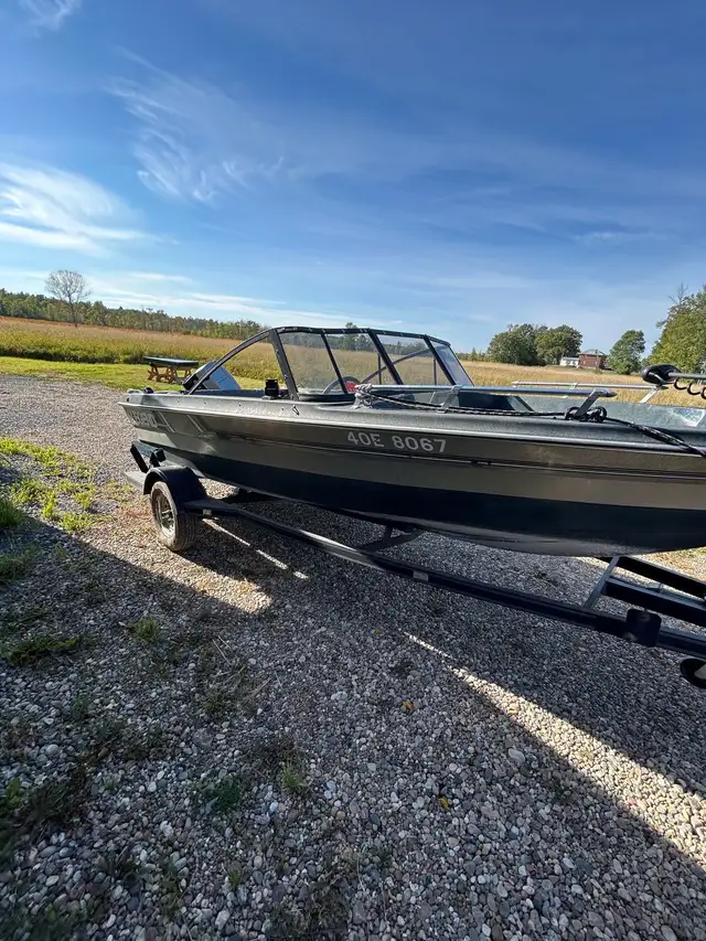 Legend Fish and Ski 16’ in Powerboats & Motorboats in Kingston - Image 4
