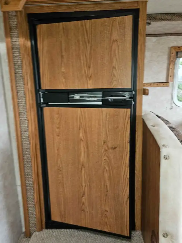 2007 Arctic fox 990 /2026 GMC Sierra 3500HD 4W Denali Ultimate w in Travel Trailers & Campers in Burnaby/New Westminster - Image 6