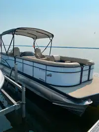 2019 Manitou 25' Aurora LE RF SHP Pontoon Boat