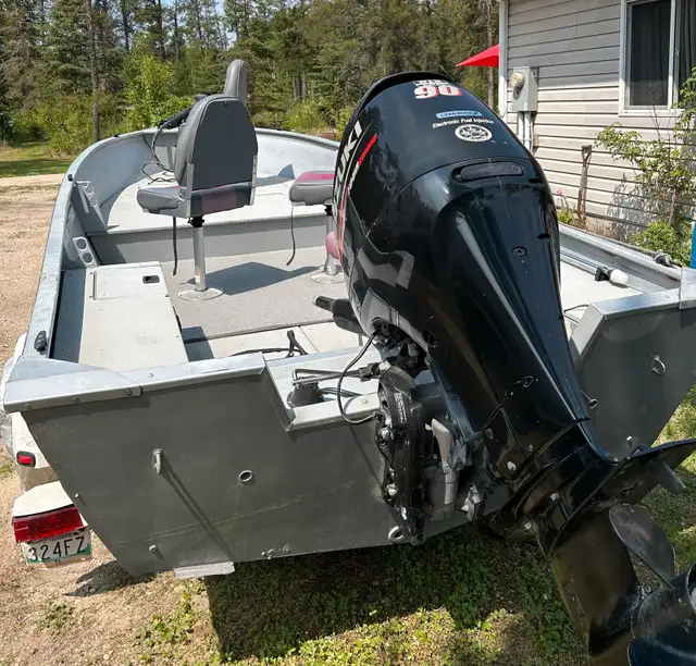 18’ Crestliner Canadian in Powerboats & Motorboats in Winnipeg - Image 6