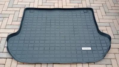 Tapis de caoutchouc pour coffre arrière pour Nissan Murano. État de neuf. Convient pour plusieurs an...