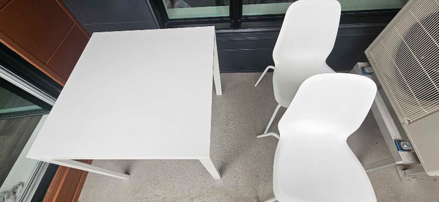 Dining table with 2 chairs in Dining Tables & Sets in City of Montréal - Image 2