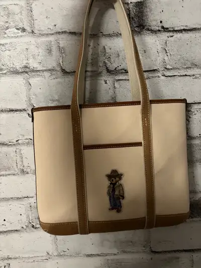 good condition, lightly used, fits a 11in ipad, fits on shoulder, small interior pocket
