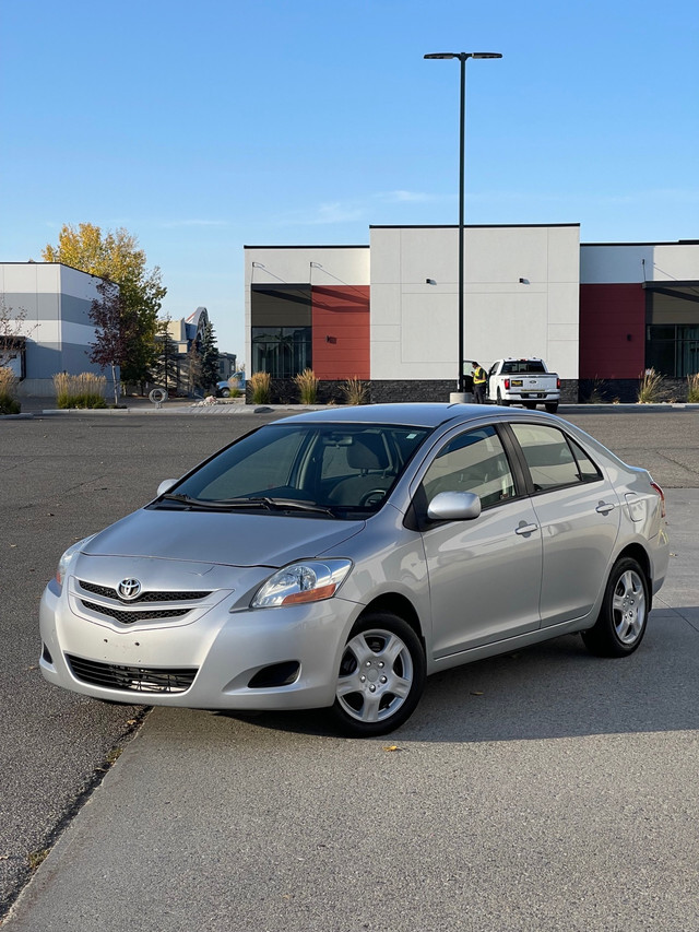 2007 Toyota Yaris Low KM 5 Speed Manual  in Cars & Trucks in Calgary