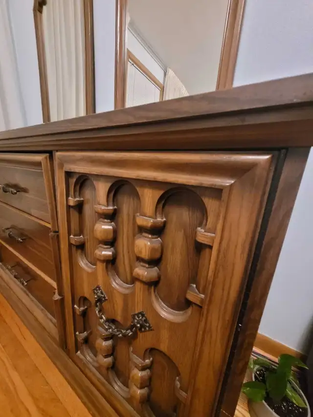 Wooden dresser / dressing table in Dressers & Wardrobes in City of Toronto - Image 7