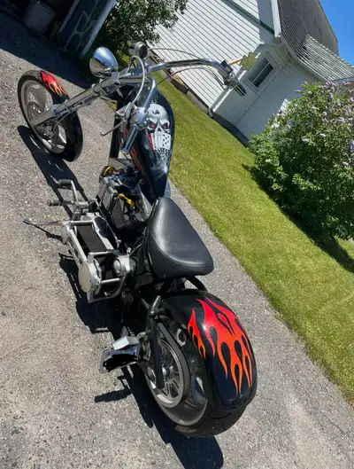 - 2007 Dark Side Choppers (Thunder Bay) custom build. -RevTech 110ci, 6 Speed **(ONLY 134 km)** - St...
