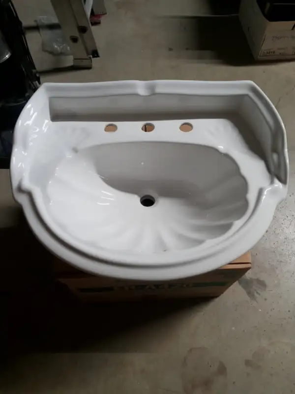 Two Pedestal Sinks in Plumbing, Sinks, Toilets & Showers in Regina - Image 2