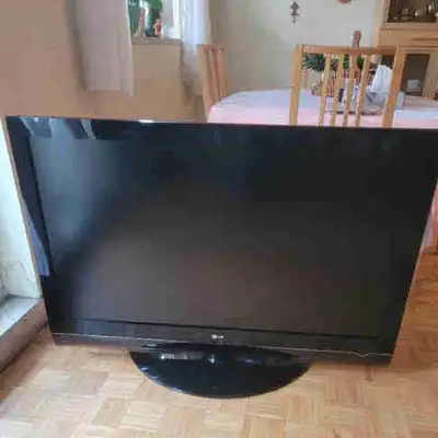 TV 47 LG 70, View more