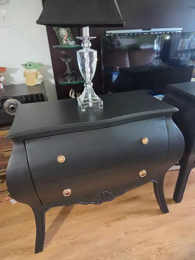 Deux tables de chevet noire , View more