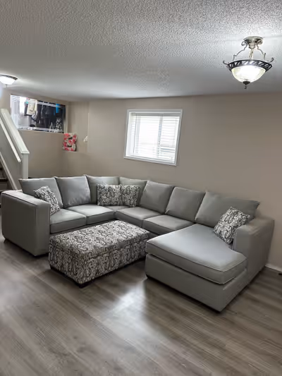 Like new Sofa Land “Lonnie” U-shaped Sectional. 3 piece Sectional has been meticulously cleaned. All...