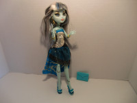 POUPÉE Monster High 13 Wishes Haunt the Casbah Frankie Stein