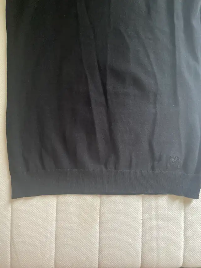 Burberry short sleeve semi fitted round neck t shirt for women in Women's - Tops & Outerwear in Mississauga / Peel Region - Image 5