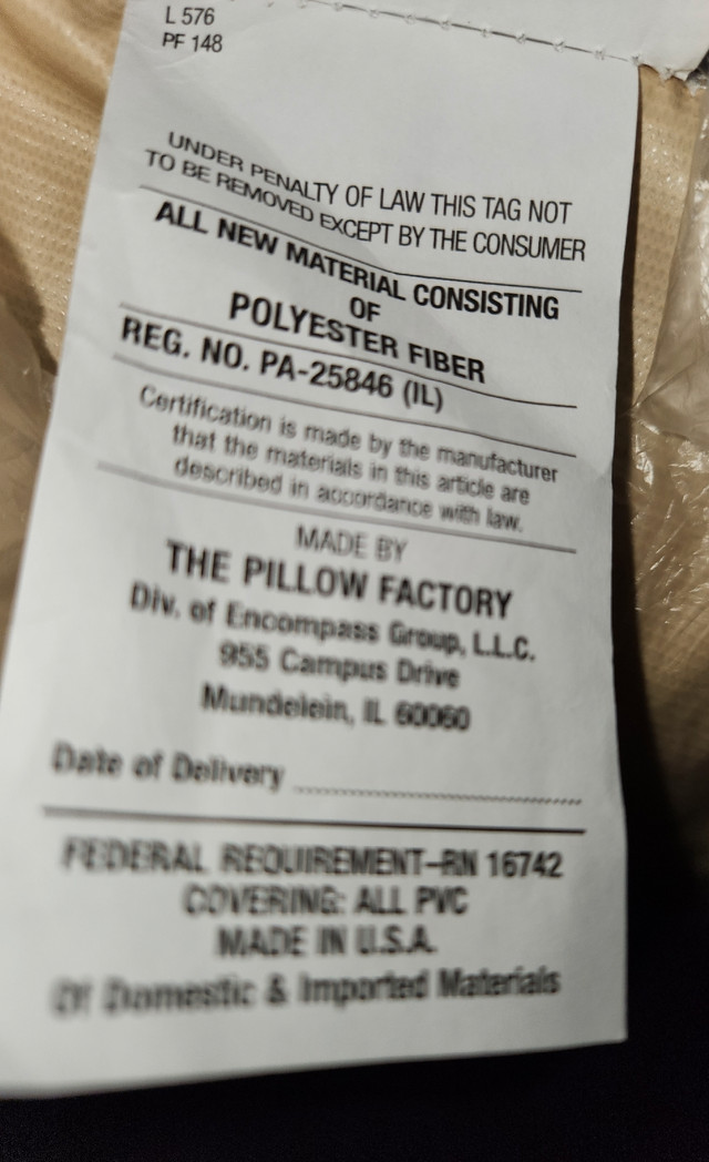 The Pillow Factory CareGuard Bed Pillow in Bedding in Mississauga / Peel Region - Image 4