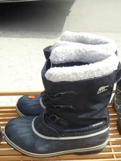 In great condition, super warm Sorel winter boots. Size 6 $25 please contact me at 403-875-7761