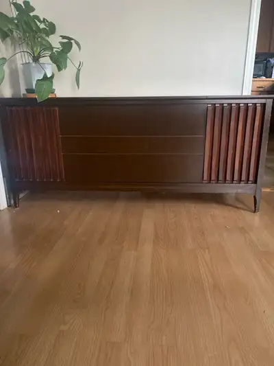 Fleetwood Solid State vintage cabinet stereo, View more