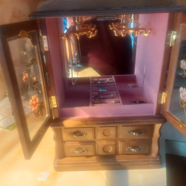 Wanted stand up Jewellery case.around 3 ft in Arts & Collectibles in Charlottetown - Image 4
