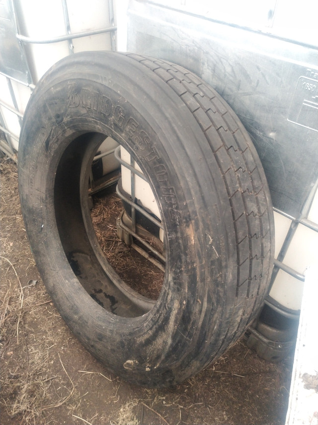 285/75R24.5 semi truck Tire fresh trailer recap 285 75 R 24.5   in Tires & Rims in Red Deer