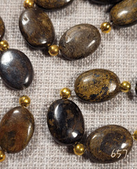 8 Ens. de pièces de bronzite naturelle. Bronzite beads set.