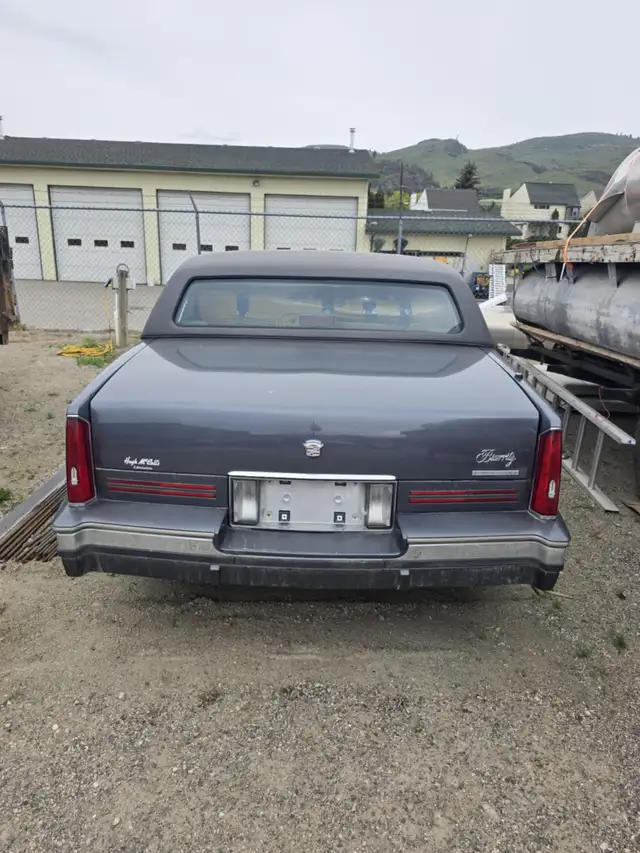 1990 Cadillac Eldorado in Classic Cars in Vernon - Image 5