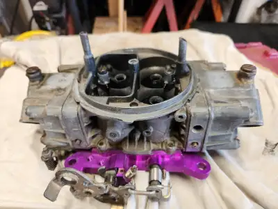 Holley 850 Doulbe Pumper, 4150 main, Proform base plate, good working condition, but highly recommen...
